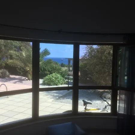 The Lookout - Sea, Pool & Mountain Views *