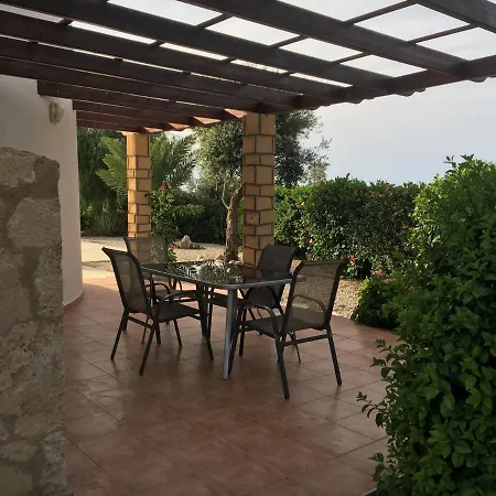 The Lookout - Sea, Pool & Mountain Views Casa vacanze